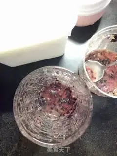 Make Blueberry yogurt cup step 2