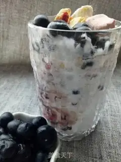 Make Blueberry yogurt cup step 5