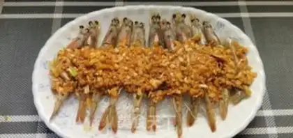 Make A garlic fan with a shrimp back step 3