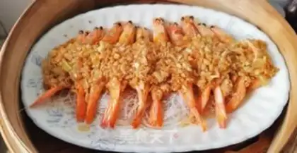 Make A garlic fan with a shrimp back step 4