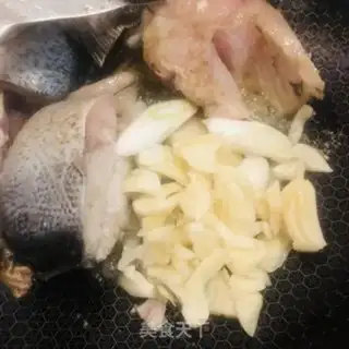 Make The fish tail step 6