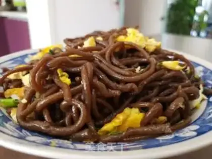 Make Onion eggs, fried potato noodles step 5