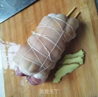 Make White Sliced Pig Hands step 2