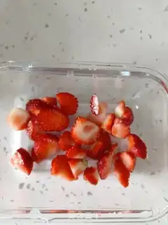Make Strawberry yogurt box step 1