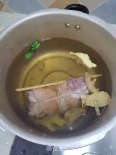 Make White Sliced Pig Hands step 3