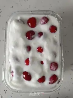 Make Strawberry yogurt box step 4
