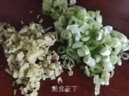 Make Pork cuisine, three fresh dumplings step 5