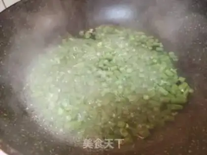 Make Sausage bean horned rice step 3