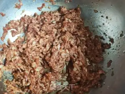 Make Pork cuisine, three fresh dumplings step 6