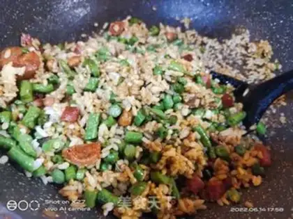 Make Sausage bean horned rice step 6