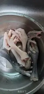 Make Apple carrot chicken foot soup step 0