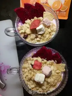 Make Flamingo oatmeal milk cup step 3