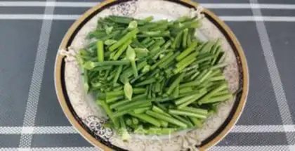 Make Fried eggs with moss step 0