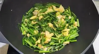 Make Fried eggs with moss step 5