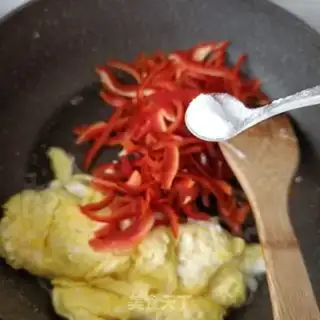 Make Pepper fried eggs step 6
