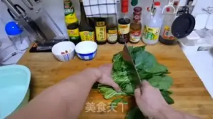 Make Garlic spinach step 1