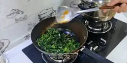 Make Garlic spinach step 5