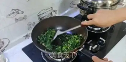 Make Garlic spinach step 6