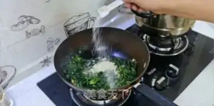 Make Garlic spinach step 7