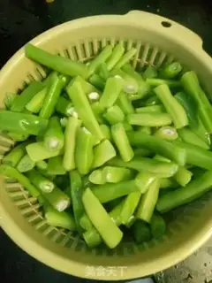 Make Tomatoes with beans step 1
