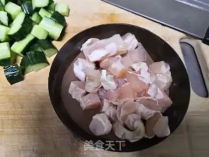 Make cucumber chicken step 0