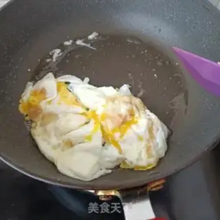 Make Fried eggs step 3