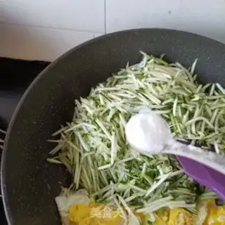 Make Fried eggs step 4