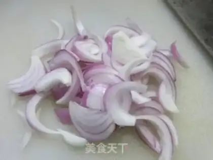 Make Onion fried sea shrimp step 1