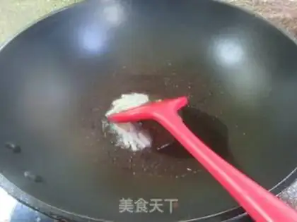 Make Onion fried sea shrimp step 2