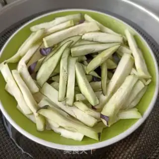 Make Garlic chili cheese fries step 2