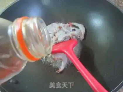Make Onion fried sea shrimp step 3