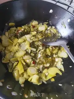 Make The gold soup and sour fish step 2