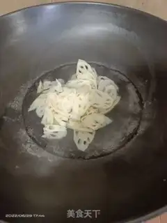 Make ♪ Fried Lotus ♪ step 1