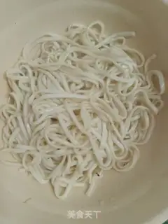 Make Tomato eggs and noodles step 3