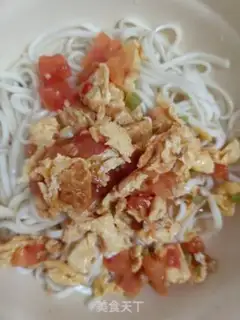 Make Tomato eggs and noodles step 4