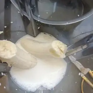 Make Banana peach ice cream step 1