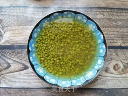 Make Sour green bean soup step 1