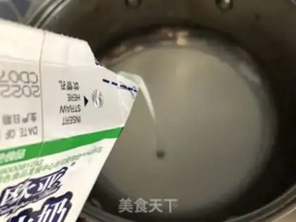 Make # White and powdered milk # step 1