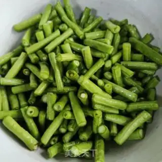 Make Garlic beans step 0