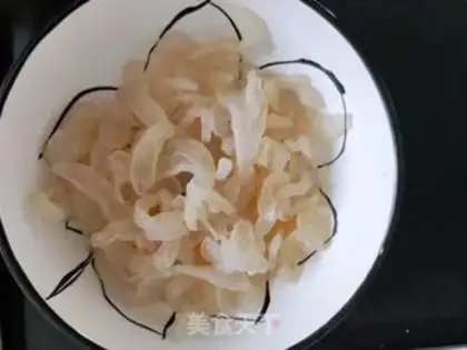 Make # Scrambling seafood # step 1