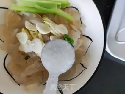 Make # Scrambling seafood # step 2