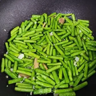 Make Garlic beans step 3