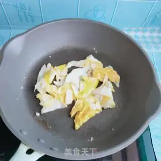 Make Fries and fried eggs step 3