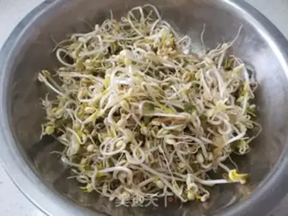 Make The green bean sprouts step 0