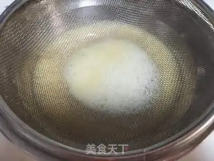 Make Cracking eggs step 2