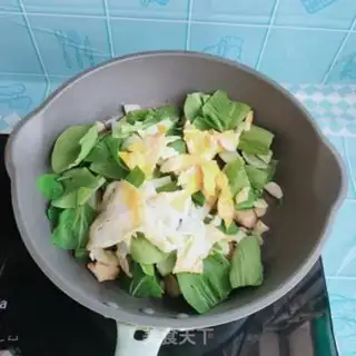 Make Fries and fried eggs step 5