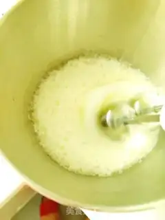 Make Onion meat pine moss cake roll step 2