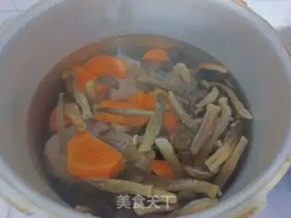 Make Moose mushroom bone corn noodle step 1