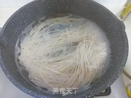 Make Moose mushroom bone corn noodle step 4