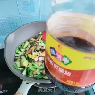 Make Fries and fried eggs step 8